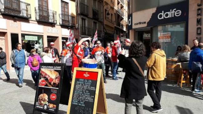 La afición navera por las calles del centro de la capital ribereña.