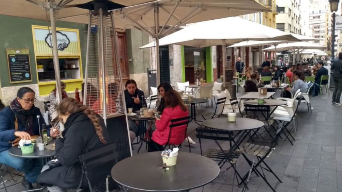 Manuel Villar, responsable de los servicios jurídicos municipales, anuncia que la ZAS del Casco Antiguo continuará aplicándose este fin de semana y que se recurrirá su paralización cautelar ante el TSJ