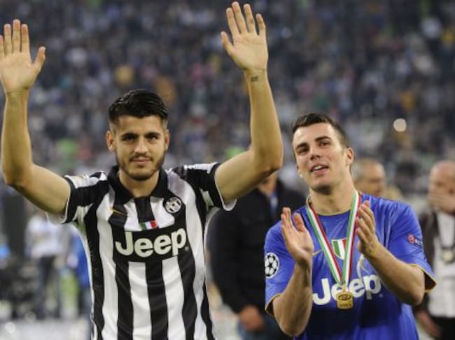 El jugador español de la Juventus celebra el triunfo en la Serie A de su equipo.