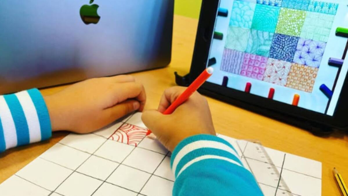 Susana Fernández, presidenta del AMPA del colegio Fregacedos de Fuenlabrada, pide que la Comunidad de Madrid no prohíba el uso de las tabletas electrónicas en el centro