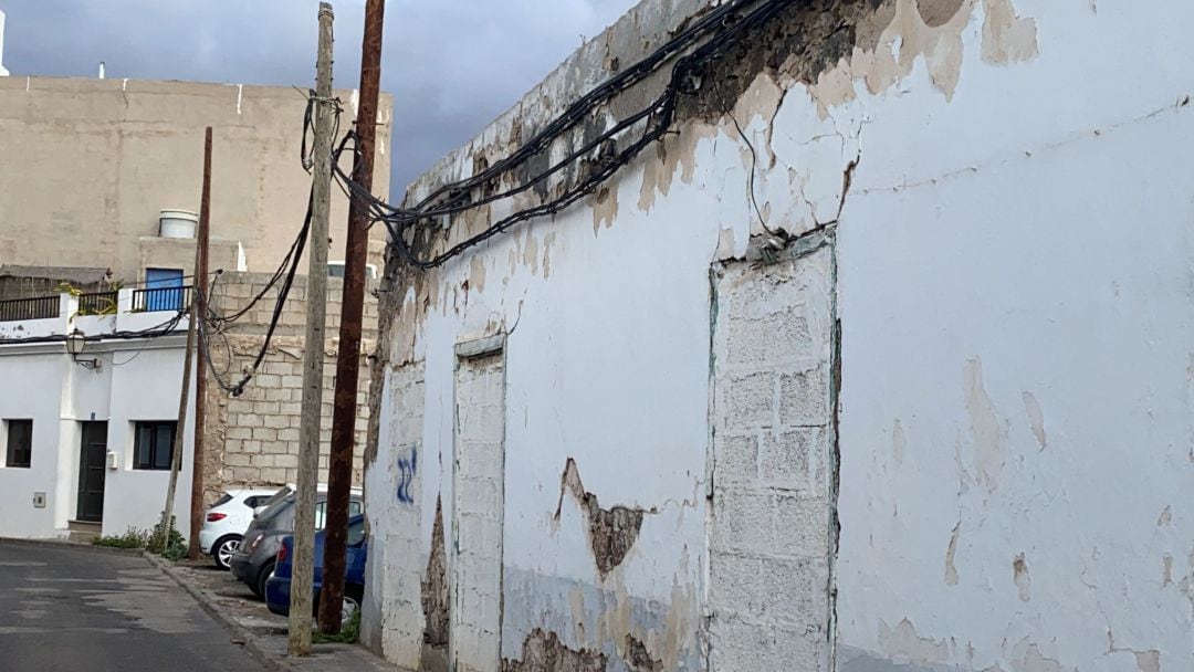 Una de las calles del barrio del Lomo, en Arrecife.