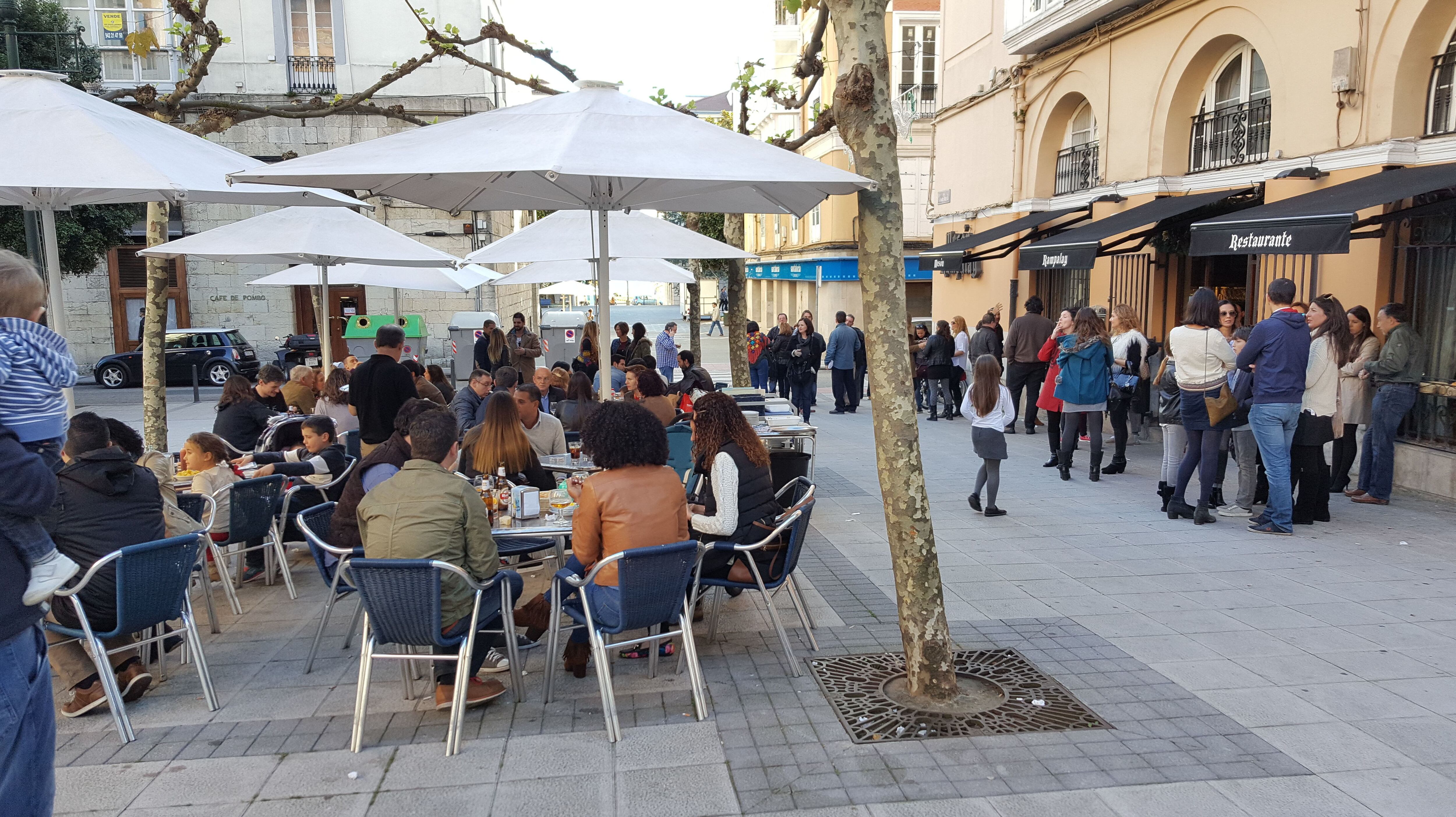 Terraza del Mesón Rampalay distinguida con un &quot;solete&quot; de la Guía Repsol