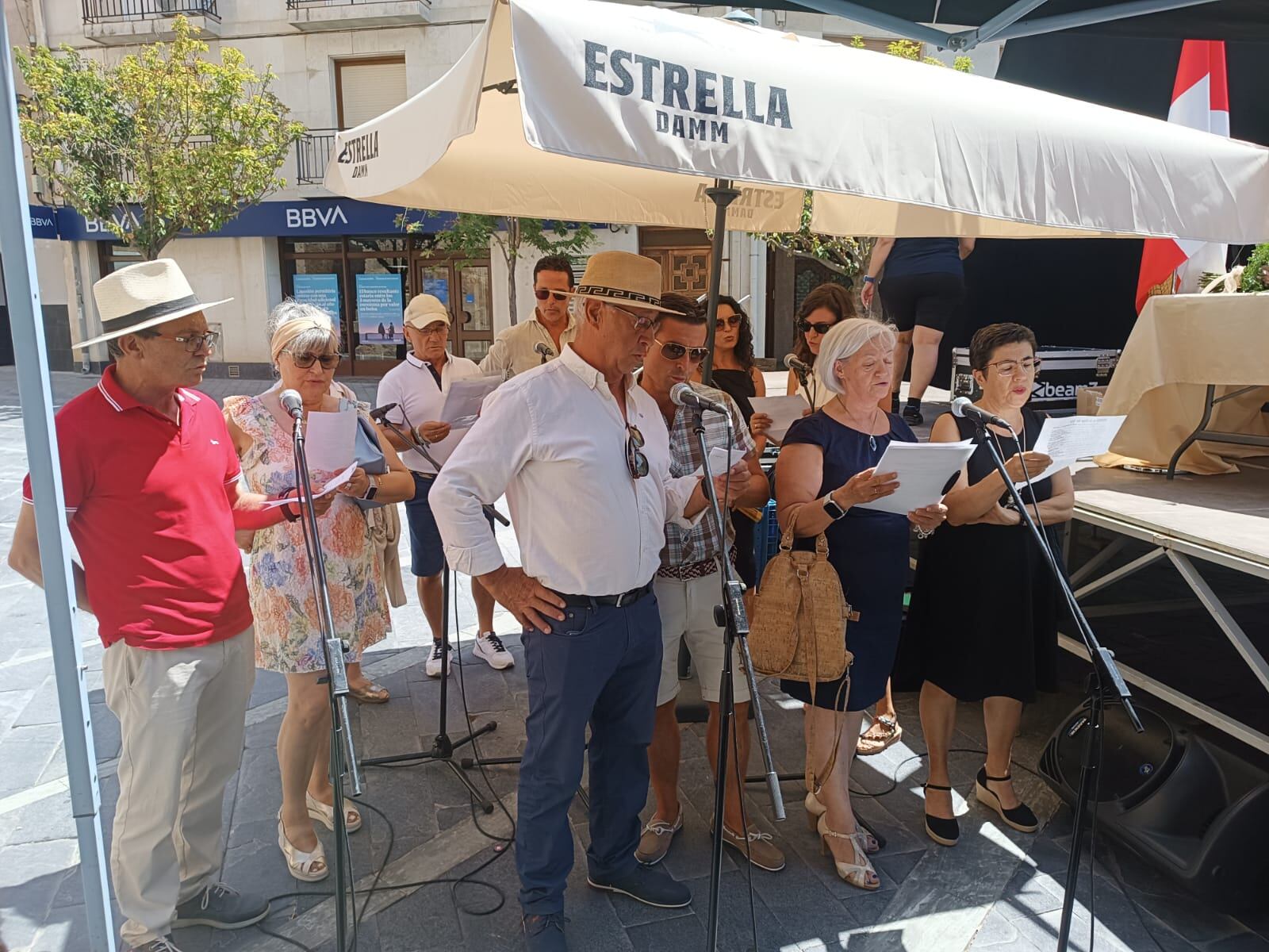 Un coro de voluntarios interpretó el himno de Roa de Duero al final del acto