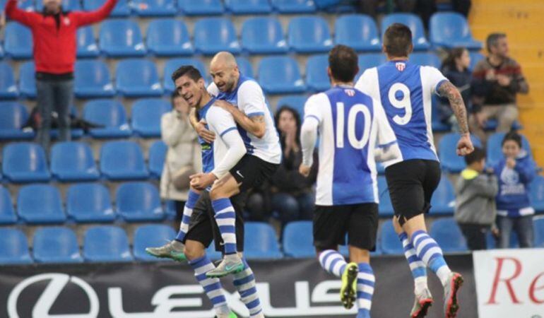 Yerai celebra su gol que abría el marcador