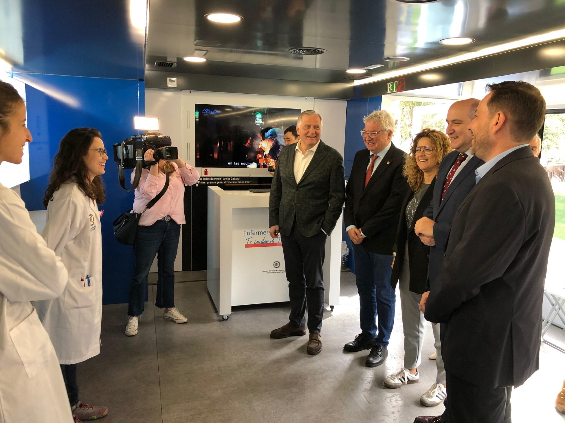 Las autoridades de Ciudad Real visitan el camión de &quot;la ruta enfermera&quot;  instalado en los Jardines del Torreón