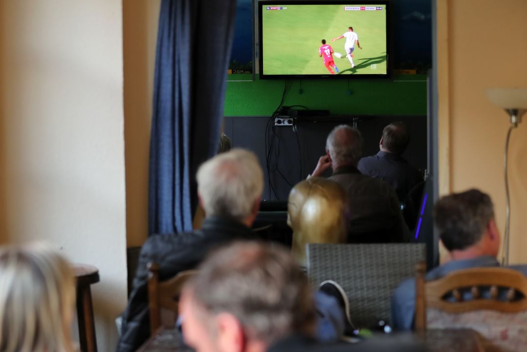 Los partidos de la Liga podrán verse en residencias de la tercera edad.