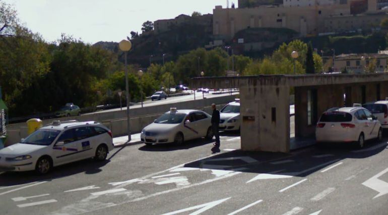 Parada de taxis junto a la Estación de Autobuses de Toledo.