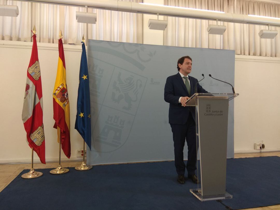 Alfonso Fernández Mañueco, presidente de la Junta de Castilla y León, durante su visita a Palencia