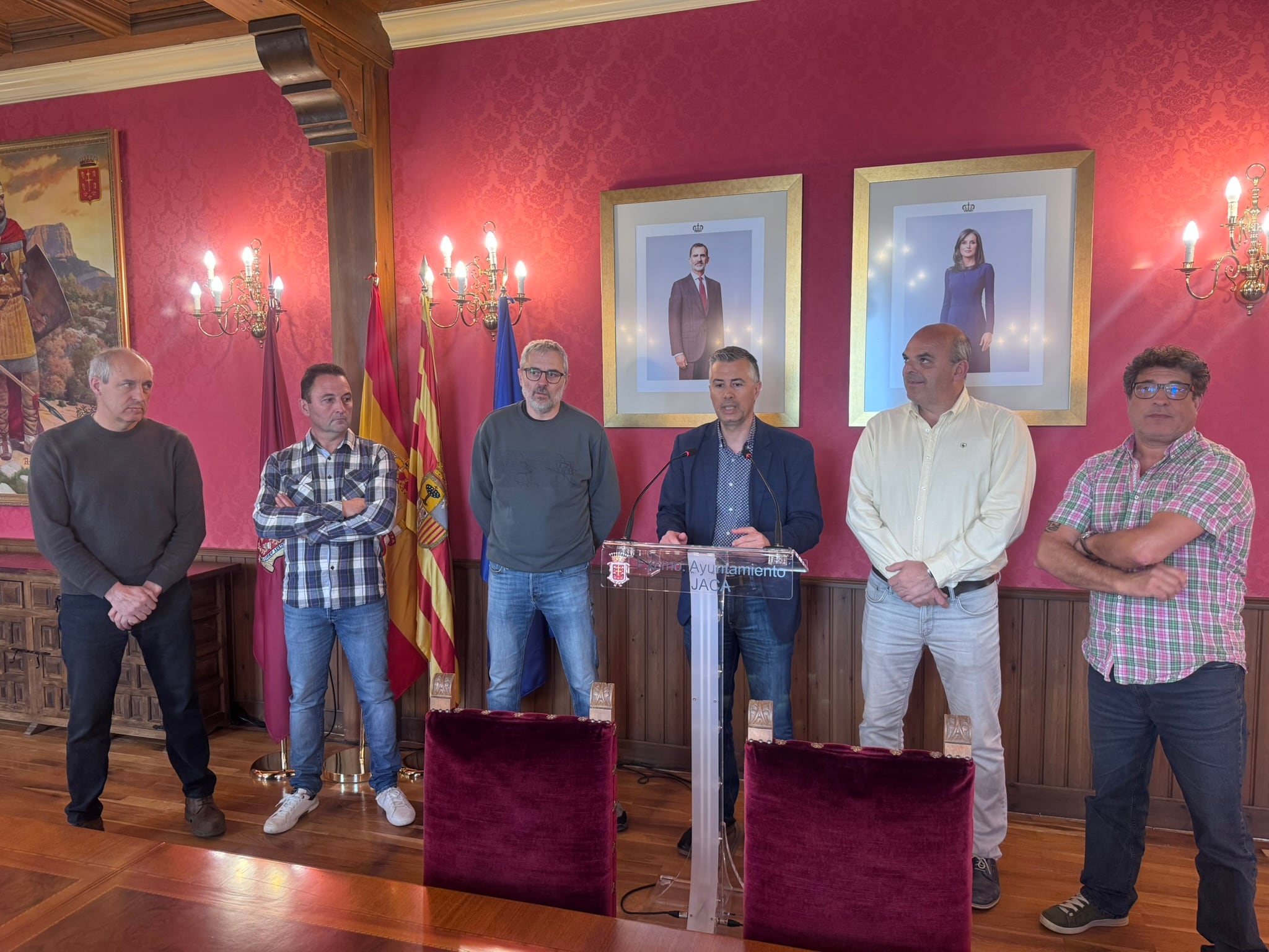 Convenio del ayuntamiento de Jaca con el Club Hielo Jaca, el Club Baloncesto Jaca y el Club de Fútbol Jacetano