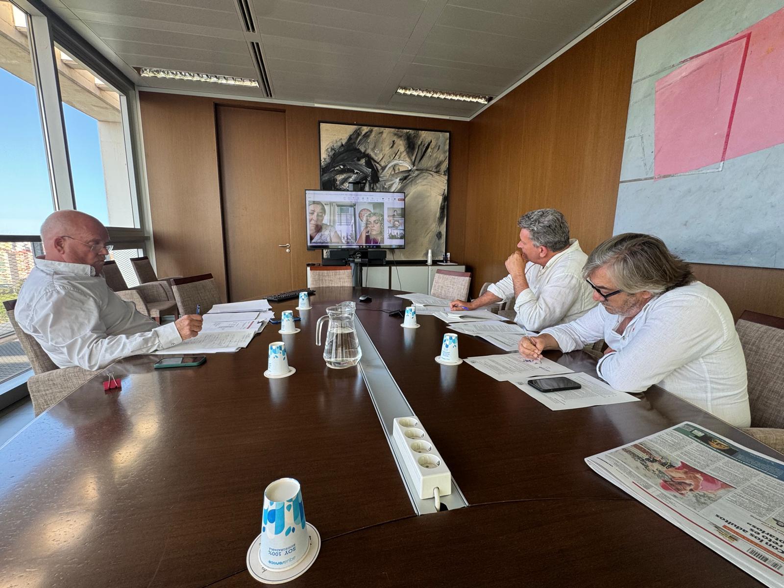 Reunión entre la consellería de Medio Ambiente y Territorio con la Plataforma de afectados del Bus Comarcal de Alcoià-Comtat-Marina Alta