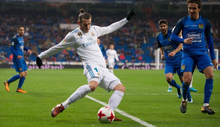 Bale pone un centro en el partido de Copa ante el Fuenlabrada 