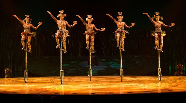 El número 'Unicycles with Bowls', uno de los más espectaculares de 'Tótem'