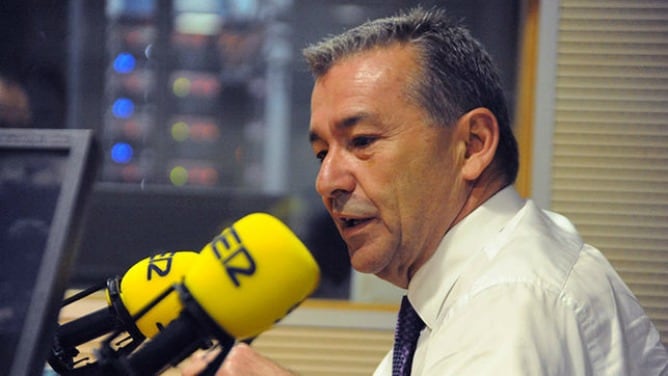 El presidente de Canarias, Paulino Rivero, en los estudios de la SER.