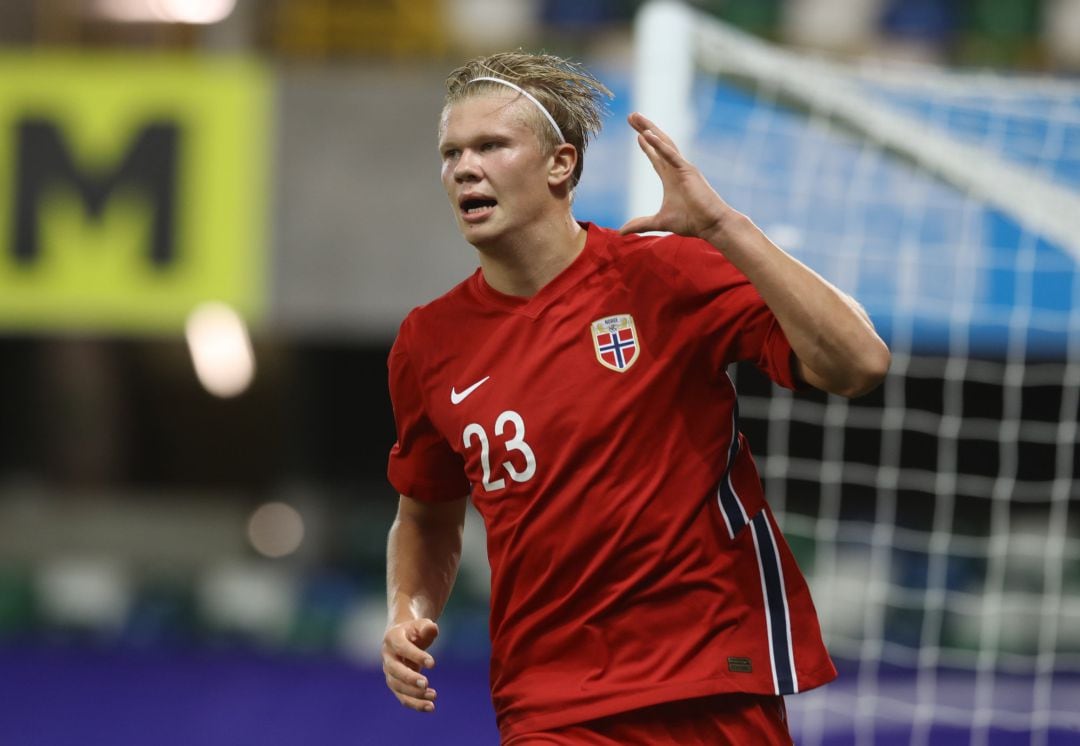 Haaland celebra el primer gol imitando a Michu. 