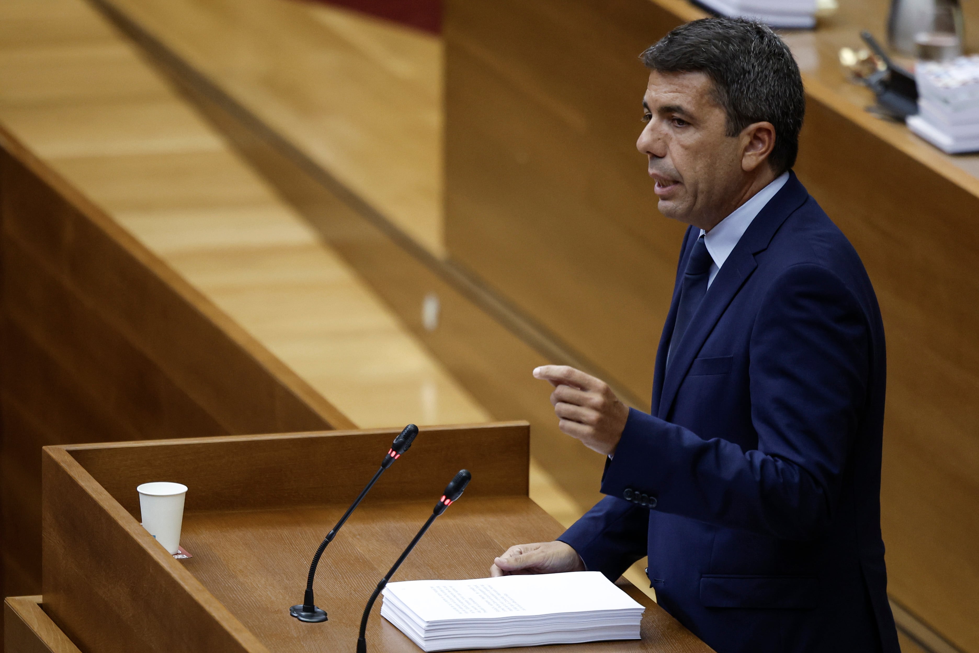 El president de la Generalitat, Carlos Mazón, abre su primer debate sobre el estado de la Comunitat Valenciana, reclamando ambición de futuro, tras haberse quedado en minoría por la ruptura de Vox -con la incógnita de si podrá aprobar nuevos presupuestos- y con la financiación autonómica como uno de los temas principales