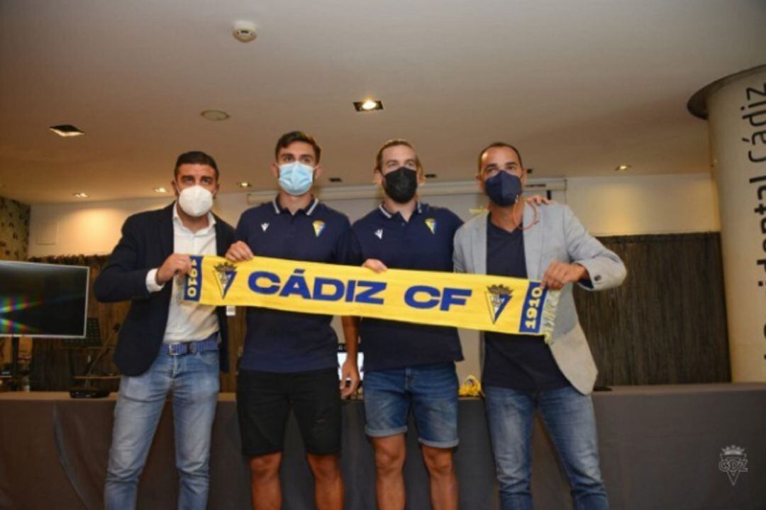 Álvaro Jiménez y Víctor Chust junto con Cordero y Enrique en sus presentaciones.