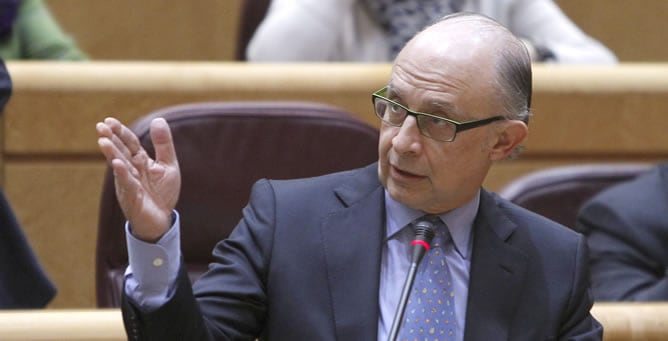 Cristóbal Montoro interviene desde su escaño en el Senado