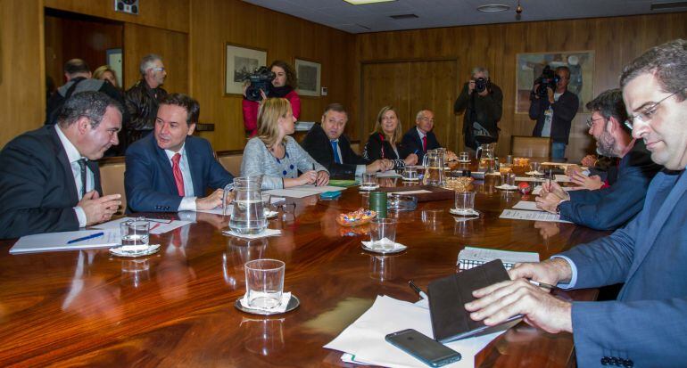 El encuentro con el secretario de Estado de Energía despierta recelos entre Asturias y Aragón mientras que Castilla y León la aplaude