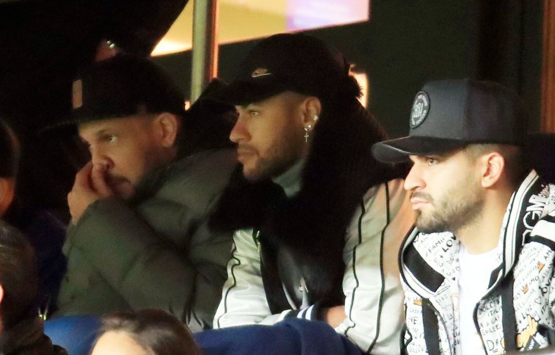 Neymar presenció desde la grada el encuentro entre el PSG y el Girondins