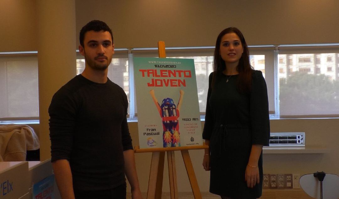 La concejala de Juventud, Marga Antón, y el influencer, Fran Pascual