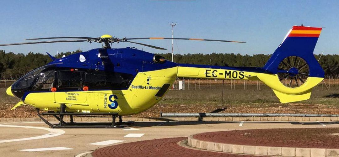 Helicóptero medicalizado, foto de archivo