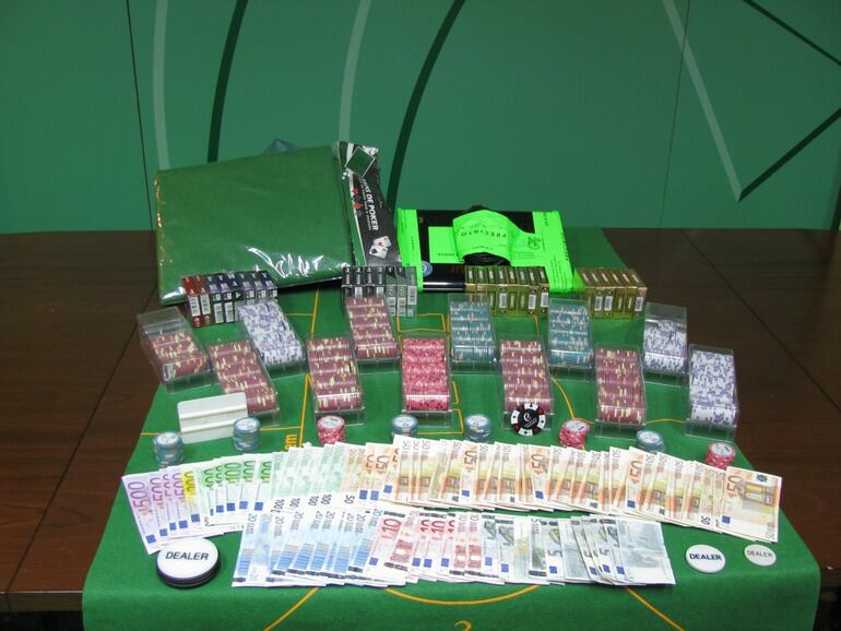 Material intervenido por la policía autonómica en Málaga