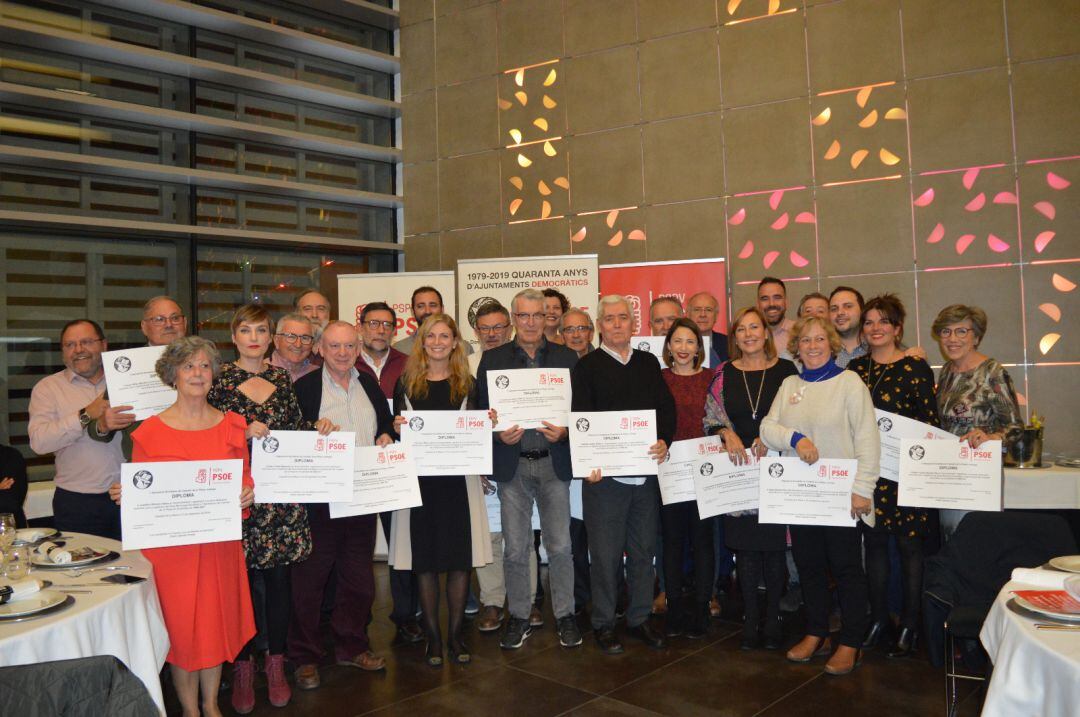 El PSPV ha reconocido la labor de los afiliados que han sido concejales durante los últimos 40 años