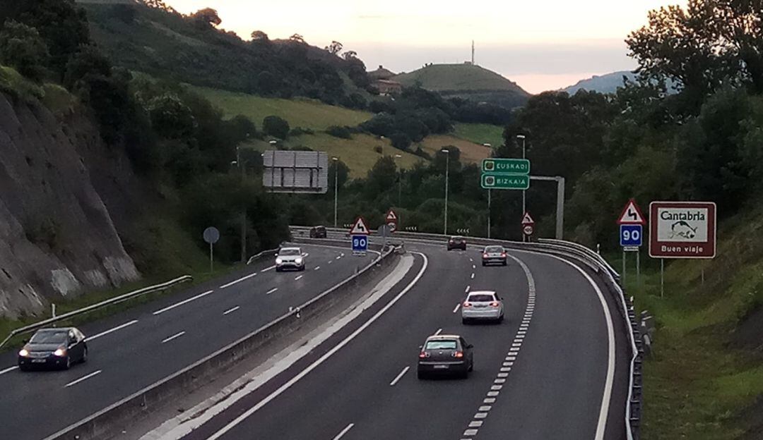 La Ertzaintza colaborará con la Guardia Civil y la Policía Nacional en la vigilancia de los accesos entre Cantabria y Euskadi, con controles coordinados entre ambas comunidades en el puente festivo de San José y la próxima Semana Santa.