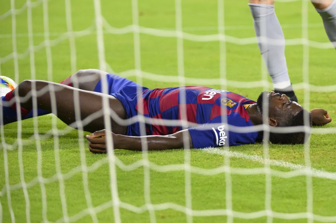 Umtiti se lamenta en el Camp Nou