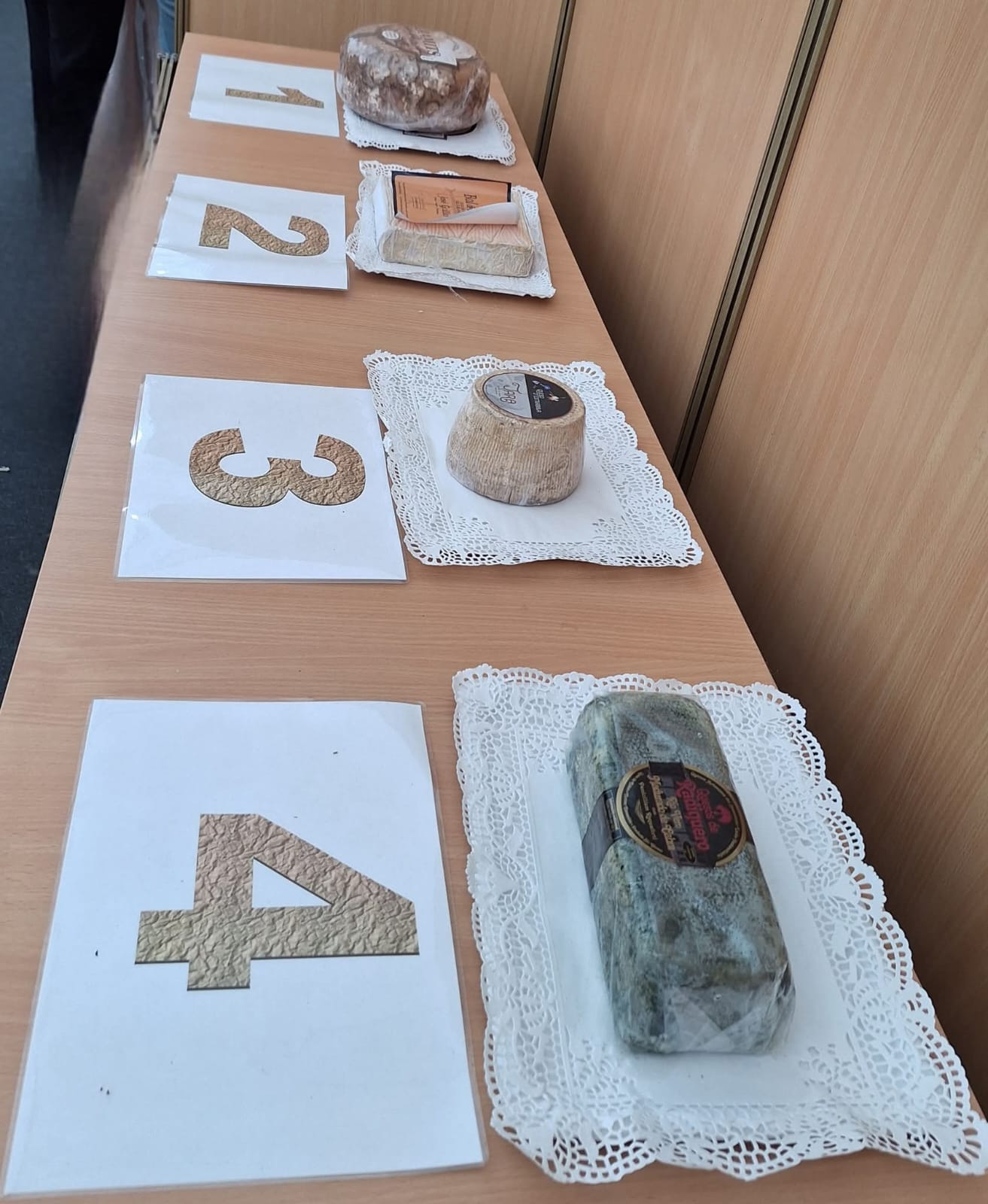 Los cuatro quesos finalistas fueron elegidos por un jurado técnico y pasaron a al votación popular final