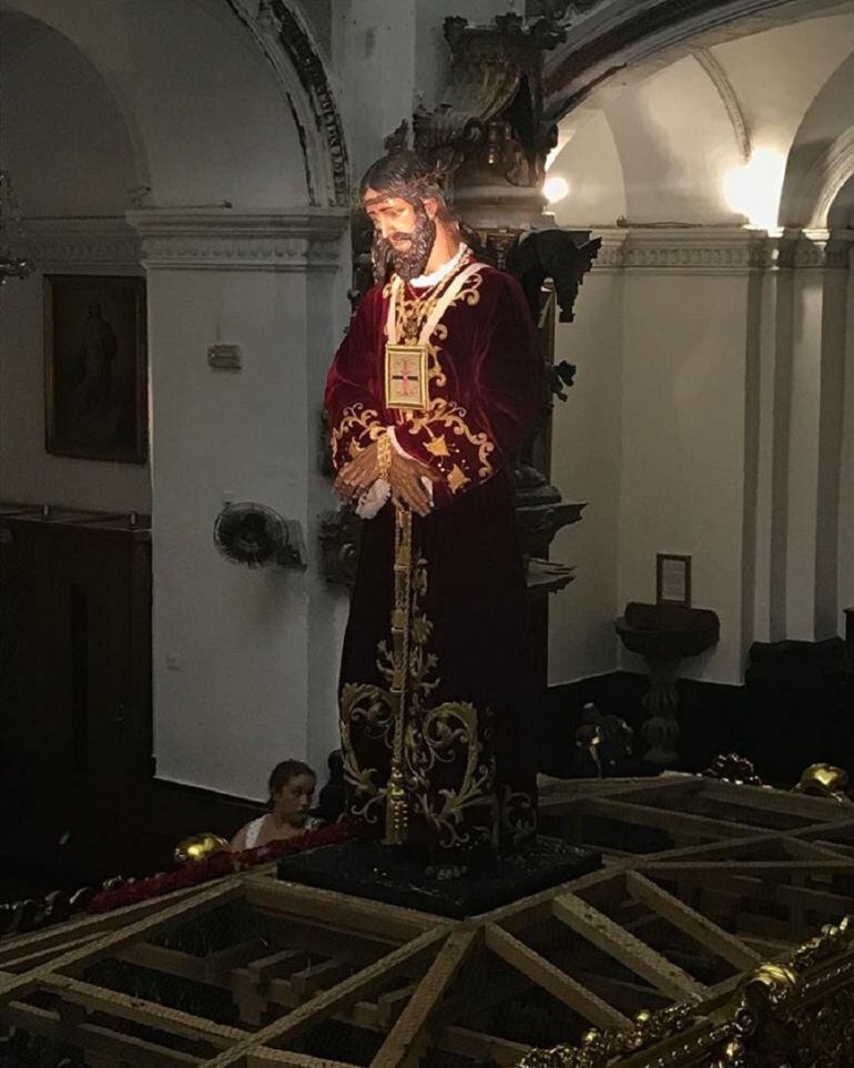 El Cristo de Medinaceli de Algeciras, en su paso, en la Iglesia de Santiago de Cádiz