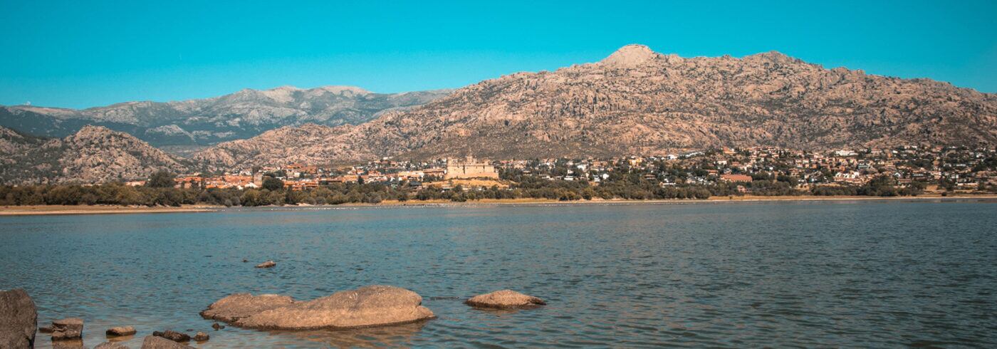 Lago junto a Manzanares El Real.