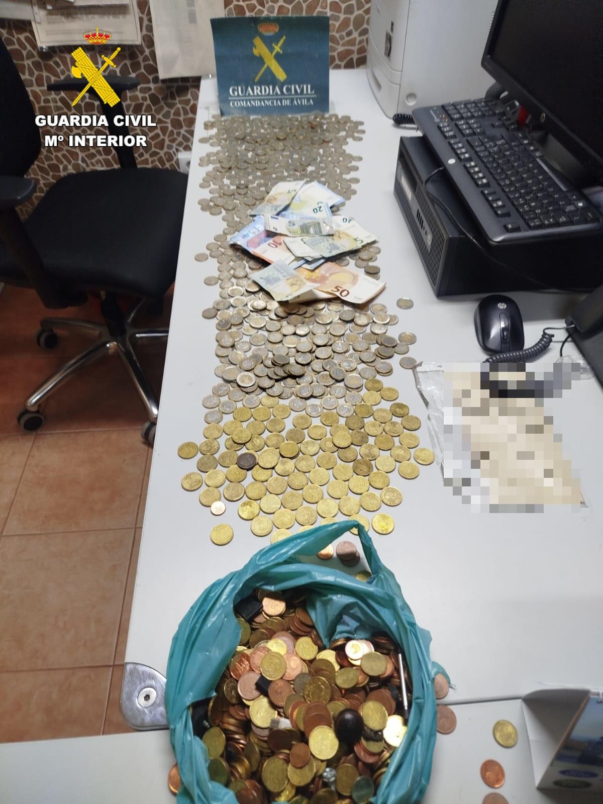 Dos detenidos por un robo con fuerza en un establecimiento hostelero de La Adrada (Ávila)./Guardia Civil