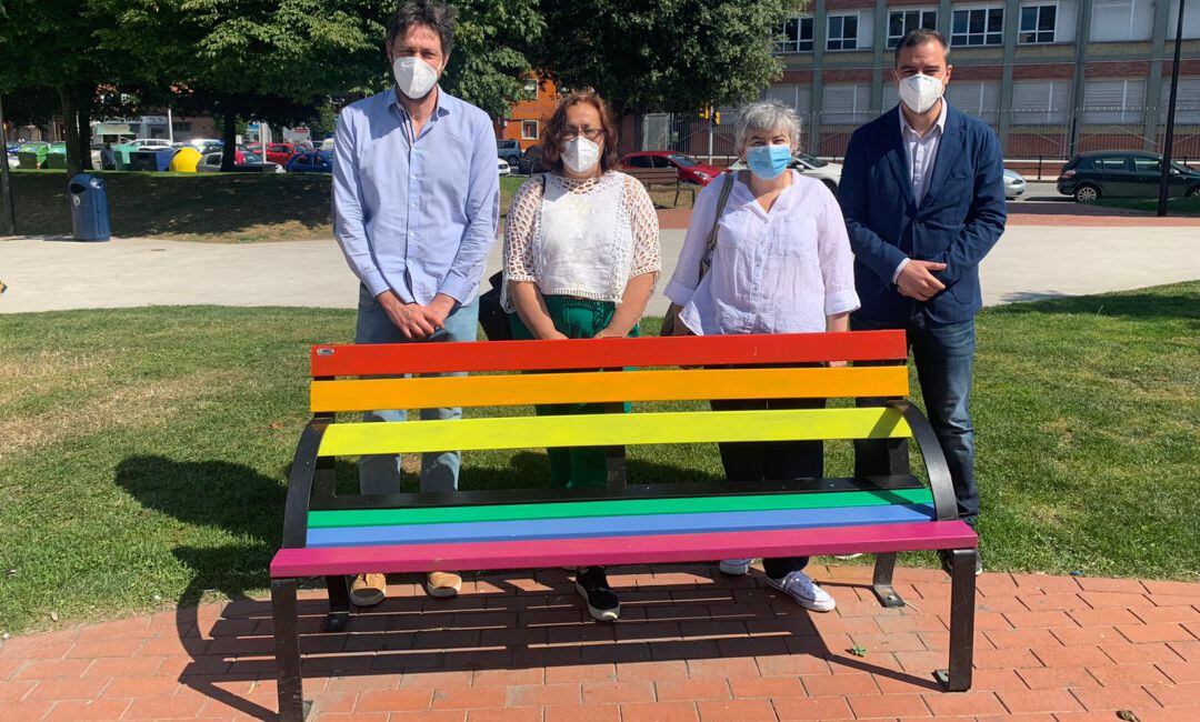 De izquierda a derecha: Alberto Ferrao, Natalia González, Ana González y Olmo Ron en el Parque de la Serena. 