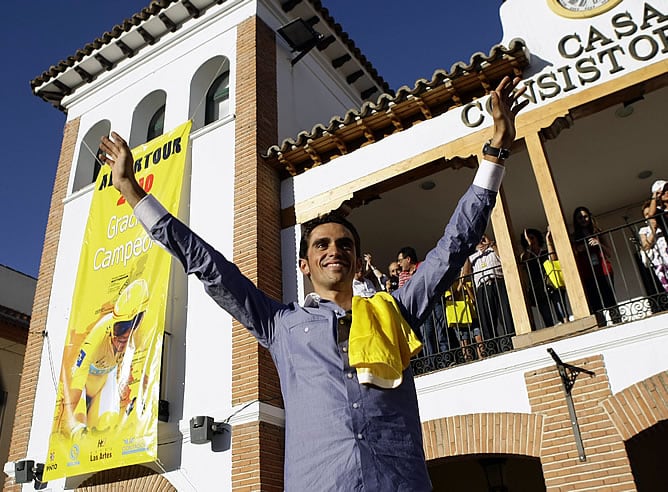 Contador celebra en Pinto su tercer Tour