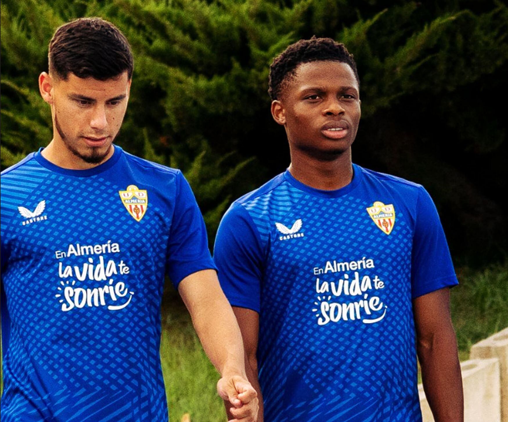 Robertone y Ramazani son los primeros en salir a escena.