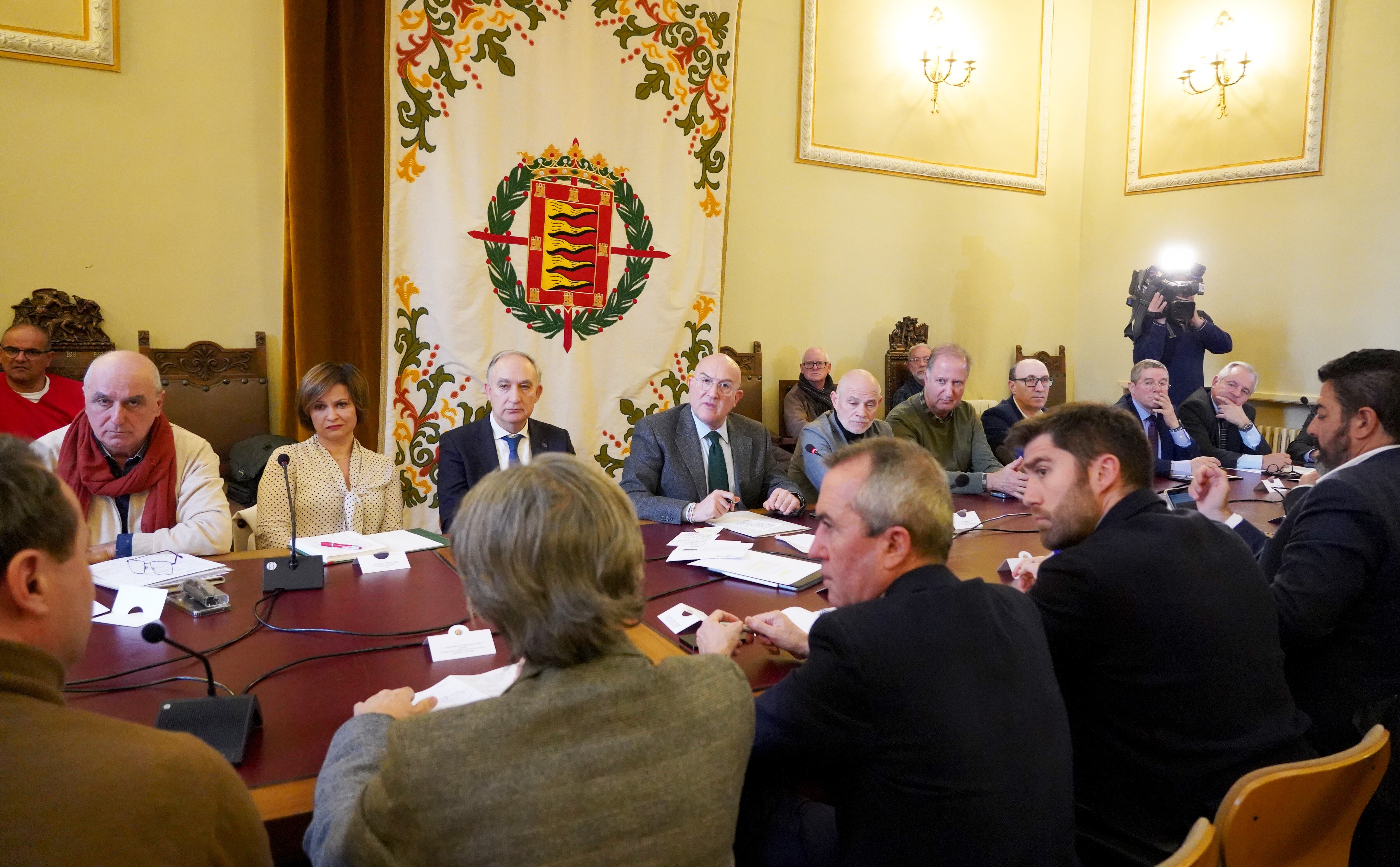 El alcalde de Valladolid, Jesús Julio Carnero, preside la Mesa del Soterramiento