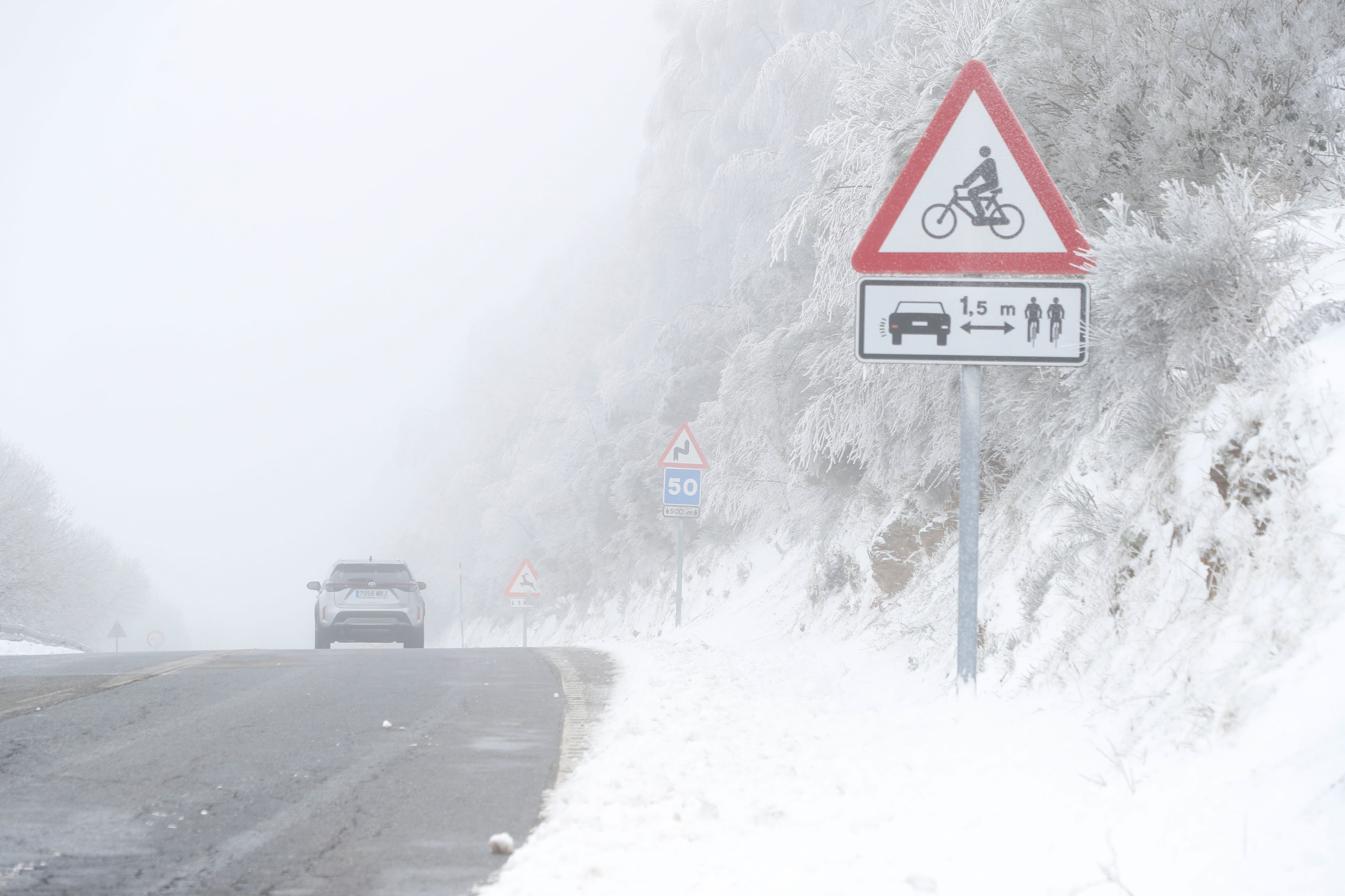Nieve en la carretera. EFE/Eliseo Trigo