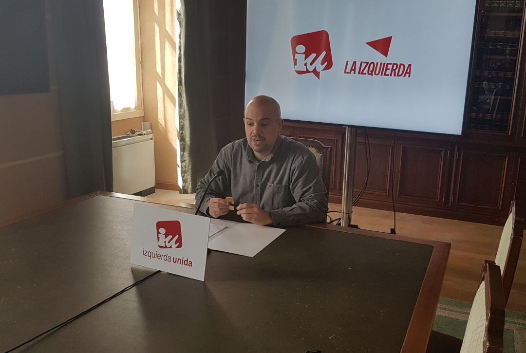 IU sostiene que la ciudad se ha visto "asfixiada" por las sentencias judiciales