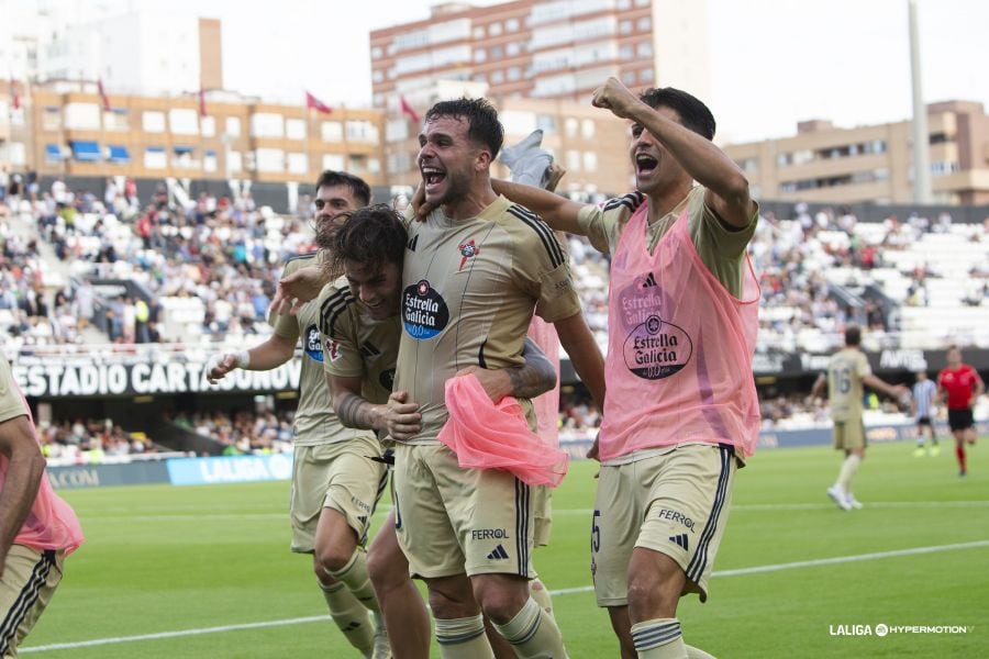 Álvaro Giménez celebra su gol en el Cartagena-Racing en Cartagonova (foto: LaLiga)