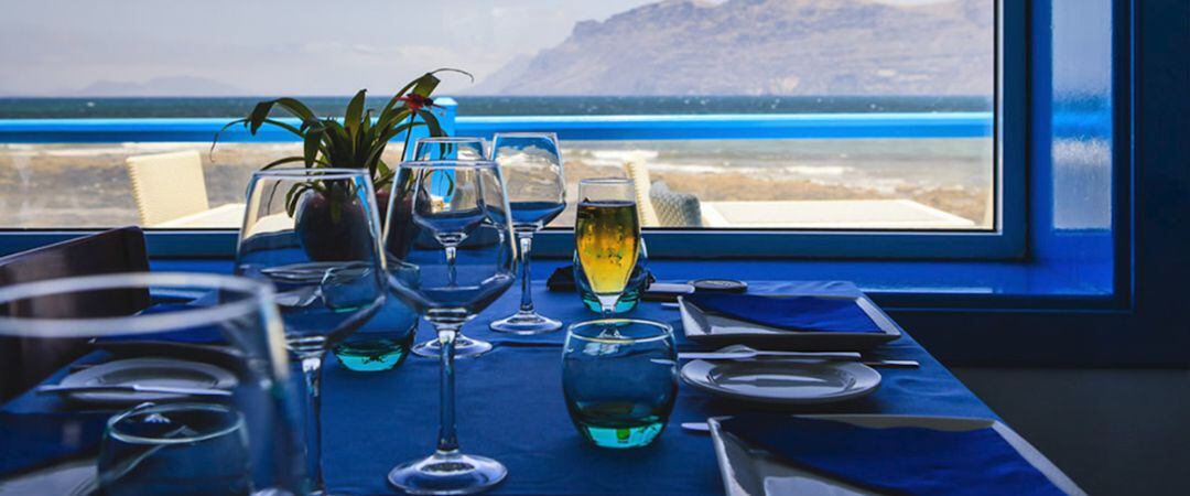 El Risco de Famara fue diseñado por César Manrique y es condierado el mejor restaurante de Canarias