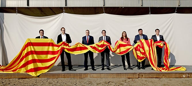 Los candidatos a la presidencia de la Generalitat (de izq. a dcha.) Alfons López Tena (SI), Joan Herrera (ICV), Pere Navarro (PSC), Artur Mas (CiU), Alicia Sánchez Camacho (PPC), Oriol Junqueras (ERC) y Albert Rivera (C&#039;s), posan para la Agencia Efe con u