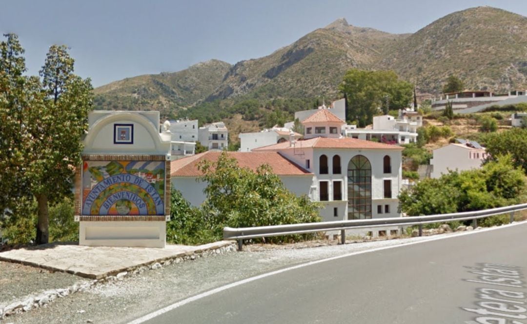 Fuentes cercanas a la investigación han confirmado que el cuerpo fue descubierto por los agentes oculto bajo un colchón de plástico y unos cartones