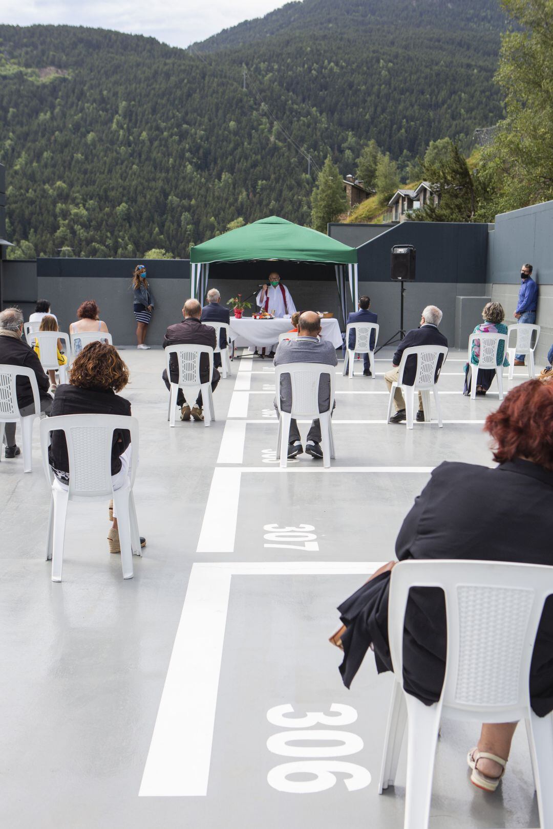Un moment de l’acte d’inauguració del nou aparcament de Ransol.