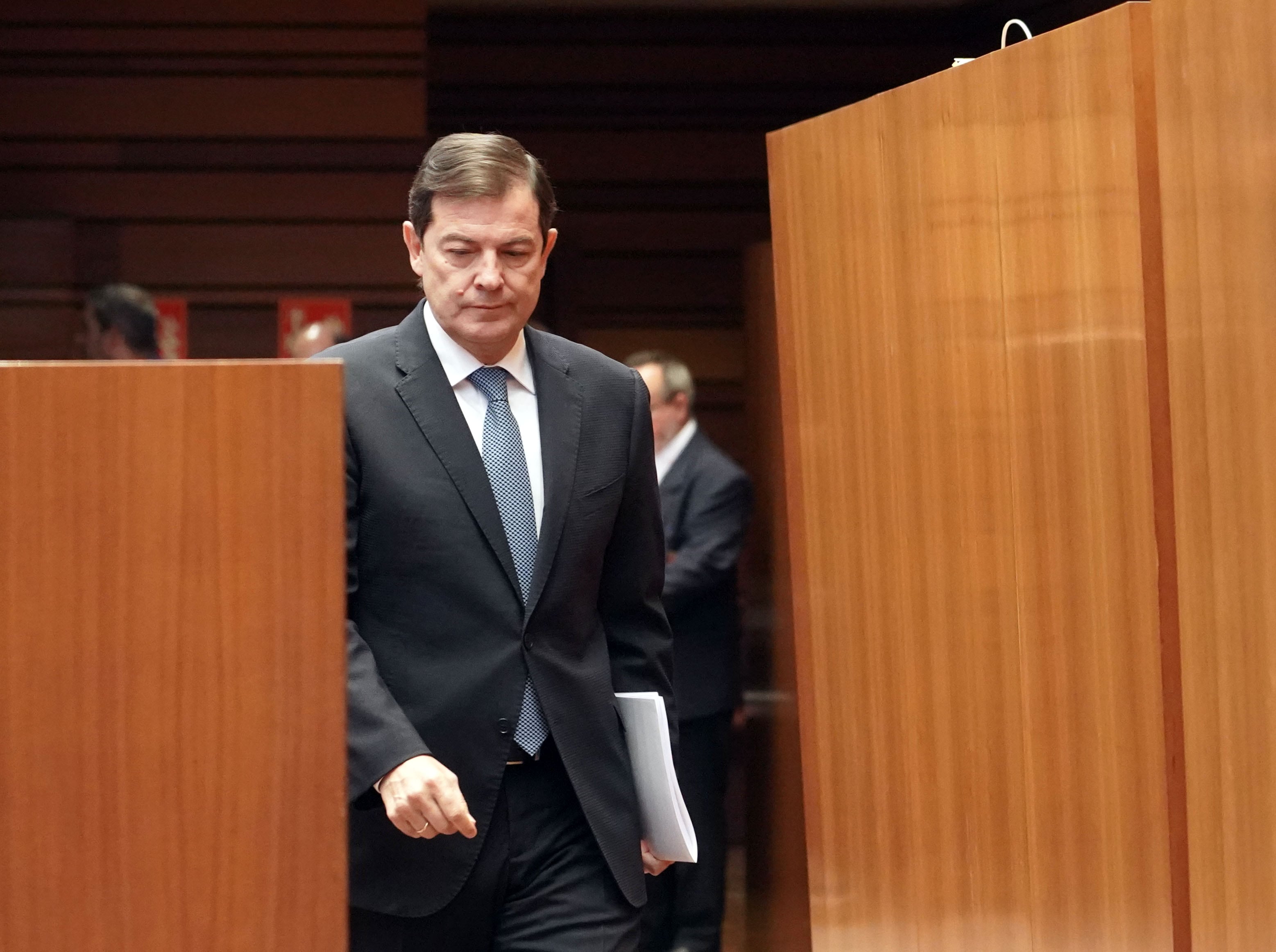 El presidente de la Junta, Alfonso Fernández Mañueco, durante el Pleno extraordinario de las Cortes