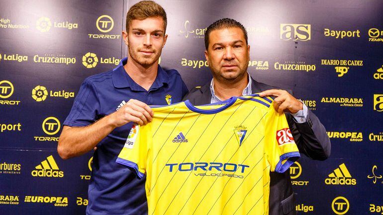 JUan Hernández en su presentación
