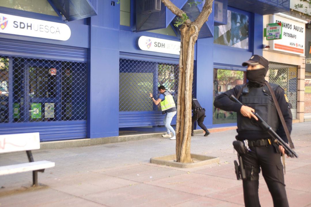 La Policía Nacional ha cerrado las oficinas del SD Huesca  