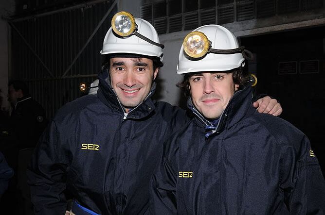 Dos asturianos de pro: nuestro compañero Juanma Castaño y Fernando Alonso. [Foto: Pedro Menéndez]