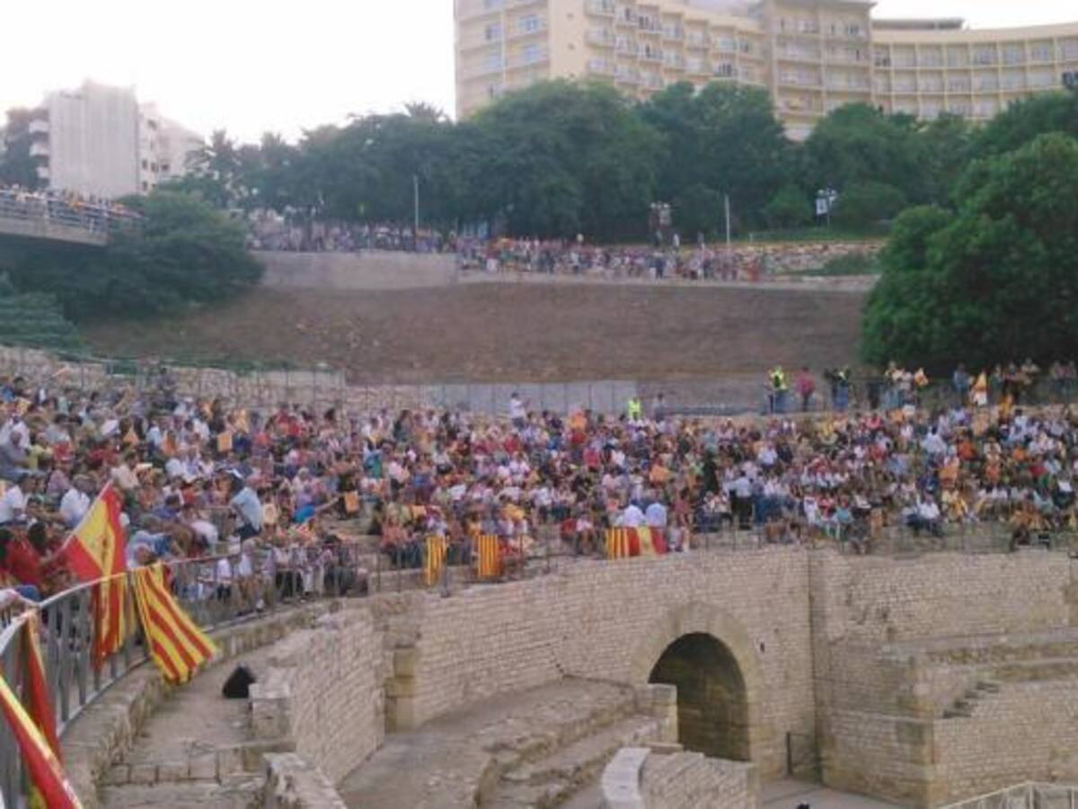 Milers de manifestants clamen a Tarragona contra la consulta