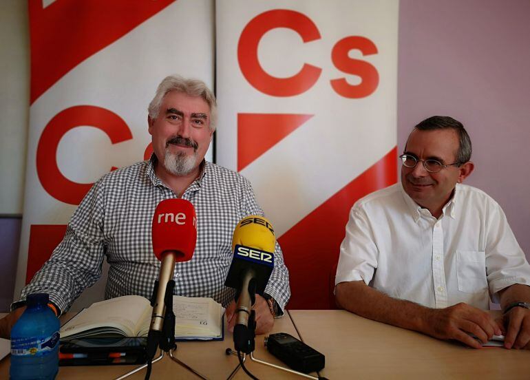 José Ignacio Delgado (i), junto a Jesús de Lózar, durante la rueda de prensa.